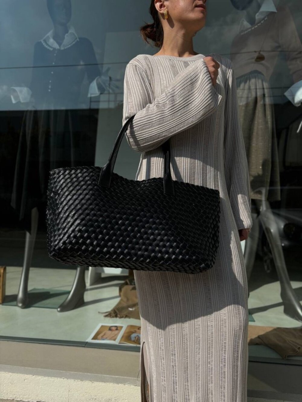 Noir Weave — Shoulder Shopper Bag. Elegance in Every Detail. Made in Italy